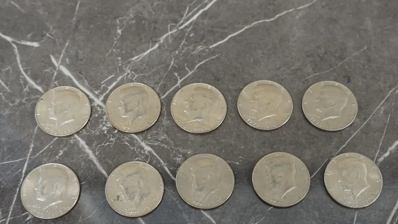 10 - 1776-1976-D Kennedy Bicentennial Half Dollar