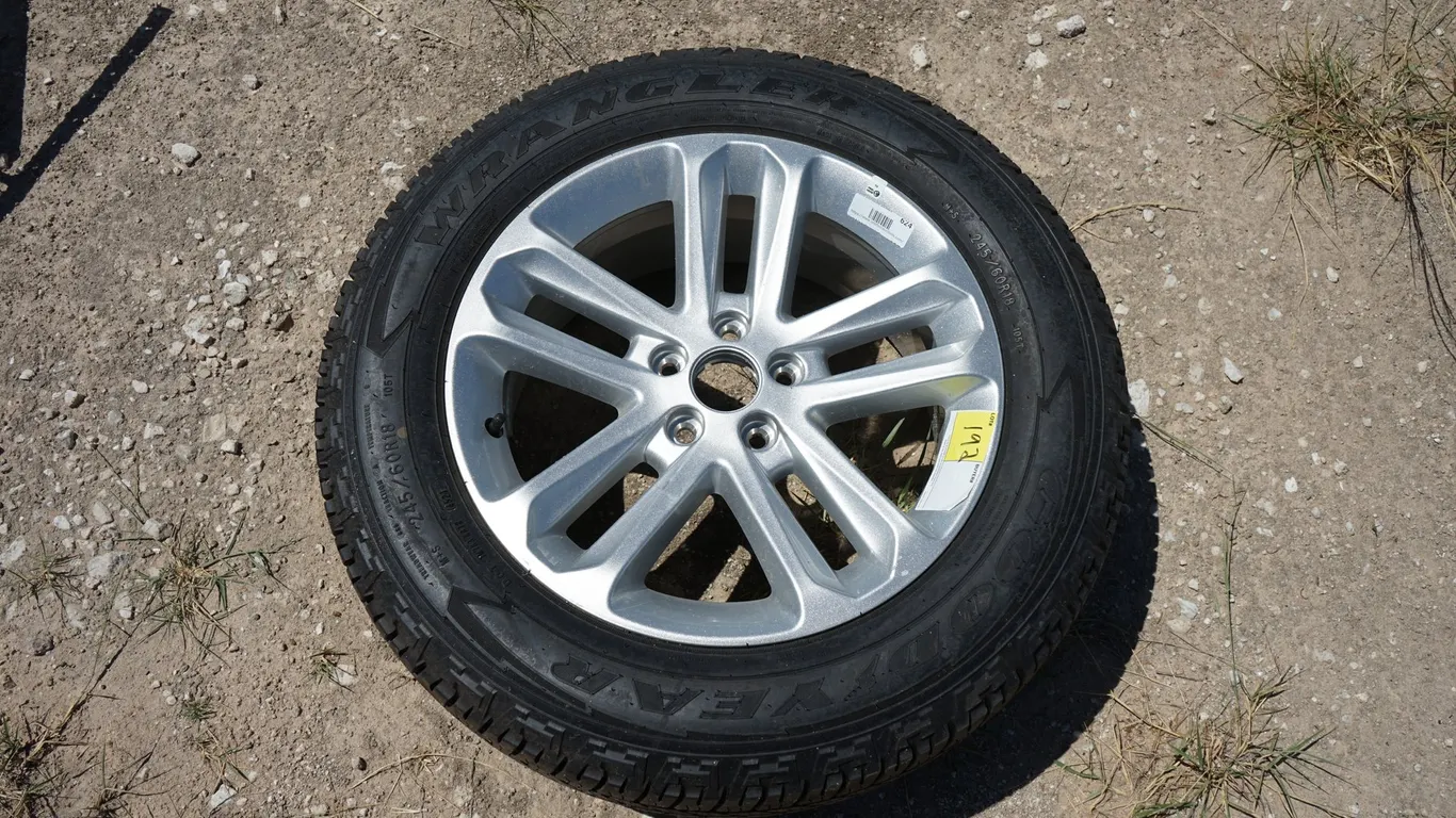Goodyear Wrangler 245/60 R18 Tire