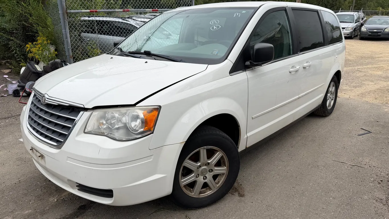 2010 Chrysler Town & Country Van