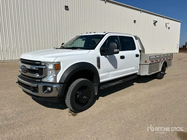 2021 Ford F-550 XLT 4x4 Crew Cab Flatbed Truck
