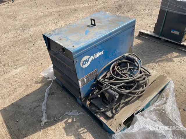 Miller 452 72 A Skid-Mounted Multi-Process Engine Driven Welder