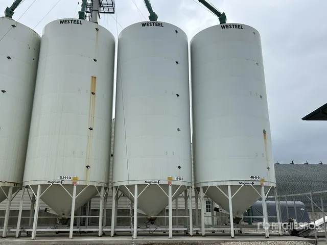2010 Westeel 1632 Magnum-F Fertilizer Hopper Grain Bin