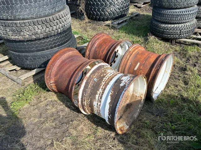 Quantity of (4) 22.5 in Steel Rims