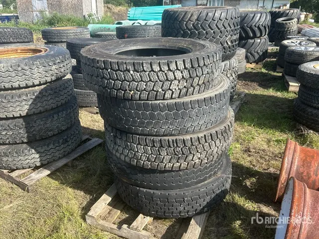 Quantity of (4) Michelin 11R24.5 Tires