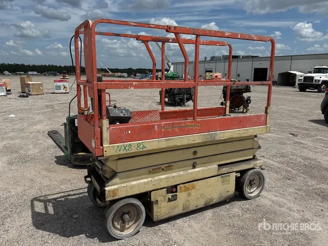 2002 JLG 2032-E2 Electric Scissor Lift