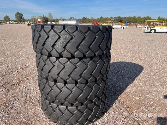 Quantity of (4) KINGHUNTER 17.5-25 E3/L3 TL Tires (Unused)