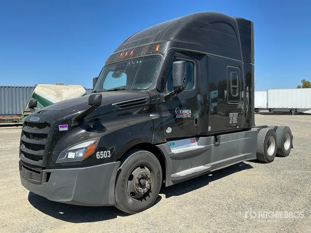 2021 Freightliner Cascadia 126 6x4 T/A Sleeper Truck Tractor