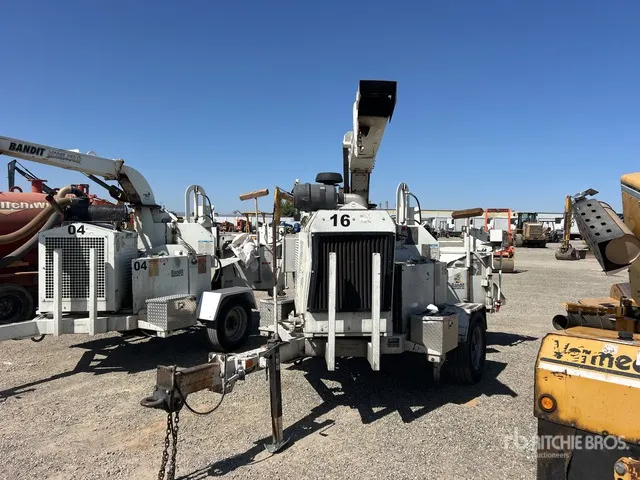 2015 Bandit 250XP Tow-Behind Wood Chipper