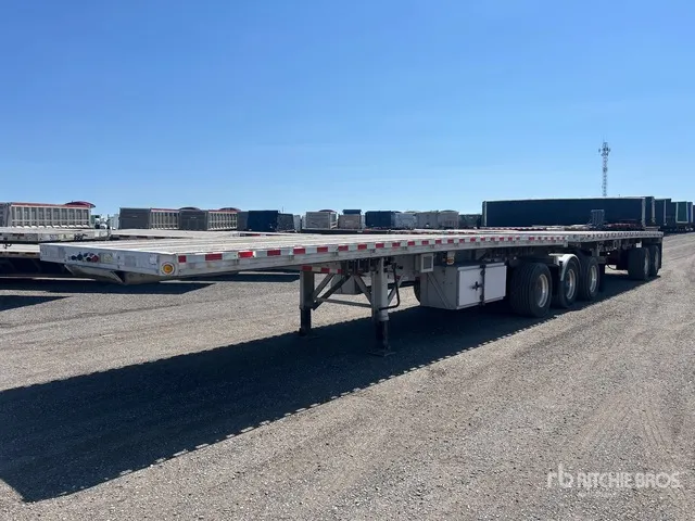 2017 Reitnouer 28 ft Super B-Train Lead Flatbed Trailer