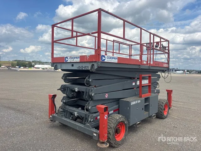 2018 Skyjack SJ9250 RT 4x4 Dual Fuel Scissor Lift