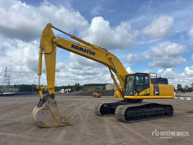 2013 Komatsu PC 490 LC-10 Tracked Excavator