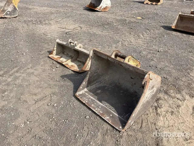 Quantity of (2) 750mm Digging & 900mm Cleanup Excavator Bucket