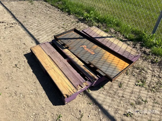 PABREAK UAP28 45 in Skid Steer Attachment Mounting Plate (Unused)