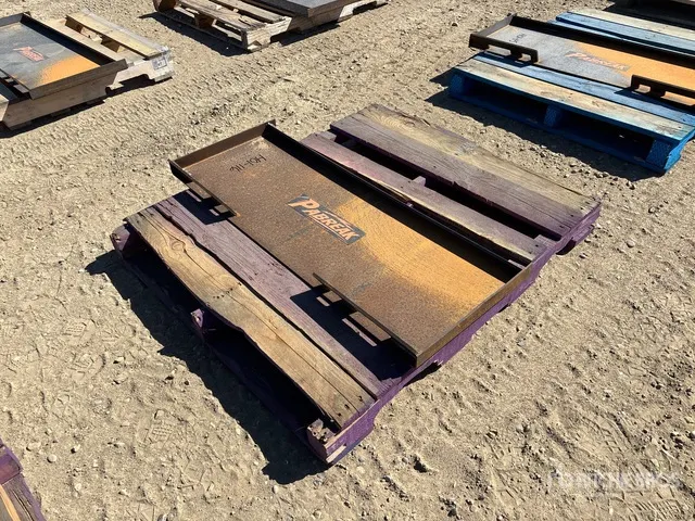 PABREAK UAP28 45 in Skid Steer Attachment Mounting Plate (Unused)
