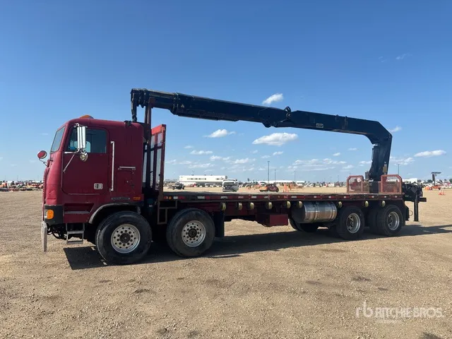 2002 Hiab 335 K-4 7500 lb Knuckle Boom on 1996 Freightliner 8x4 Twin-Steer Sleeper Boom Truck