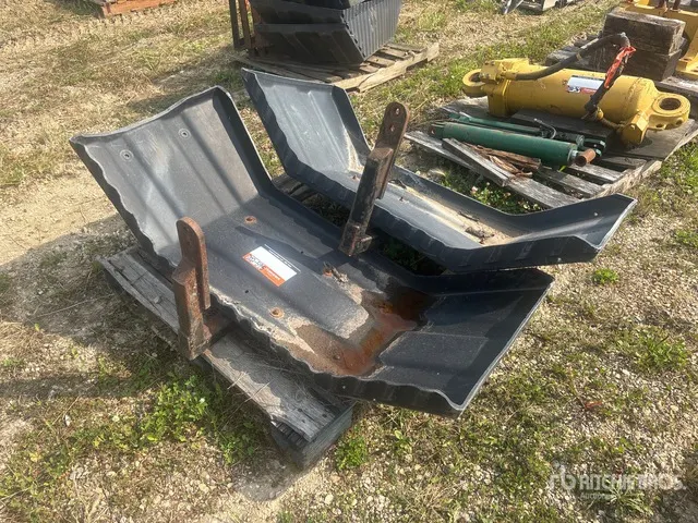 Quantity of Motor Grader Fenders