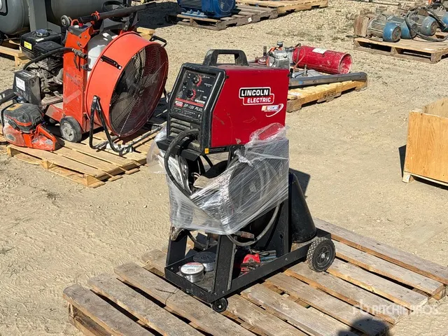 Lincoln SP-135 135 A Mobile Electric Welder