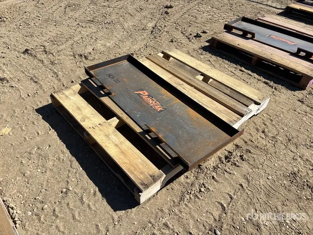 PABREAK UAP28 45 in Skid Steer Attachment Mounting Plate (Unused)