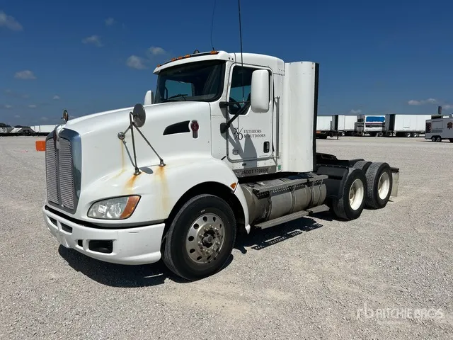 2013 Kenworth T600 6x4 T/A Day Cab Truck Tractor