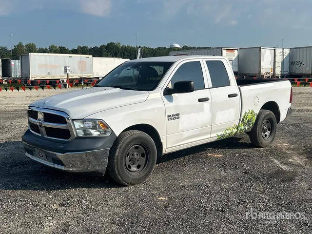 2017 Ram 1500 4x2 Crew Cab Pickup