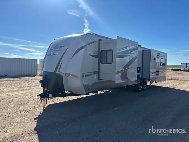 2012 Cougar High Country 35 ft T/A Travel Trailer