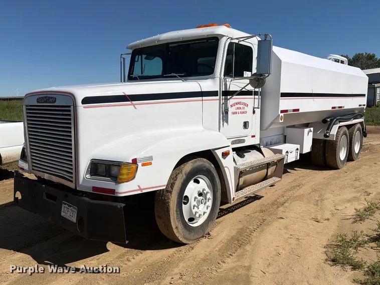 1994 Freightliner FLD120 water truck