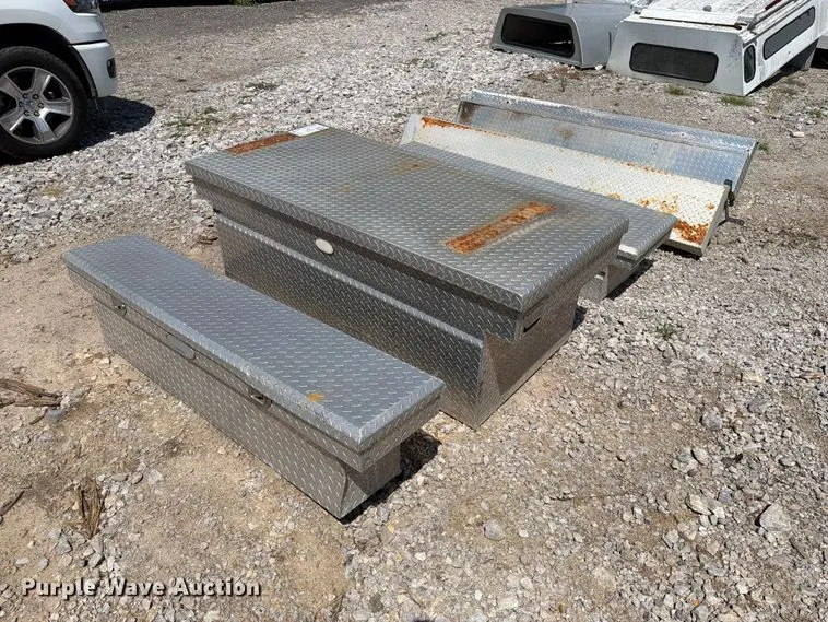 (5) toolboxes