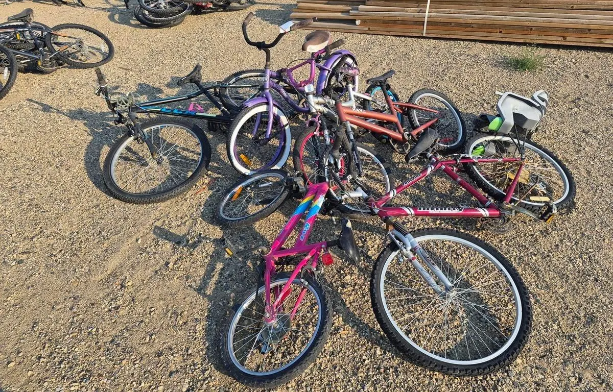 (6) Assorted Bicycles and Seat
UNRESERVED