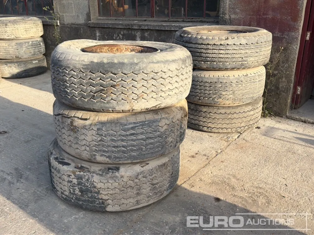 425/65R22.5 Tyre & Rim (6 of)