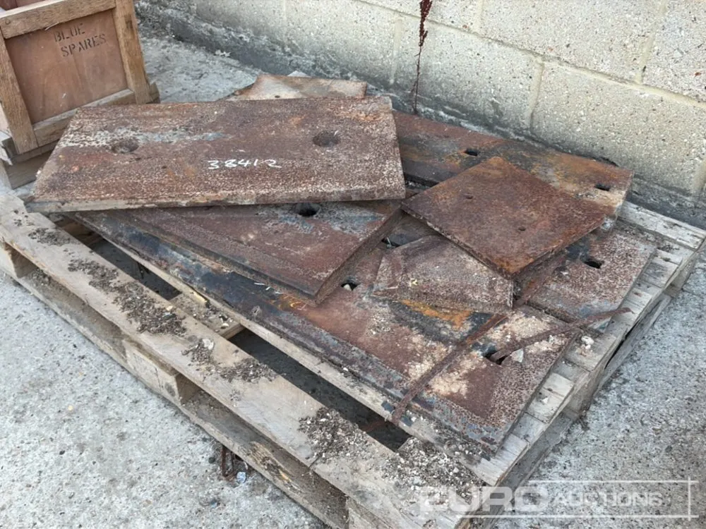 Pallet of Various Sized Cutting Edges to suit Bucket