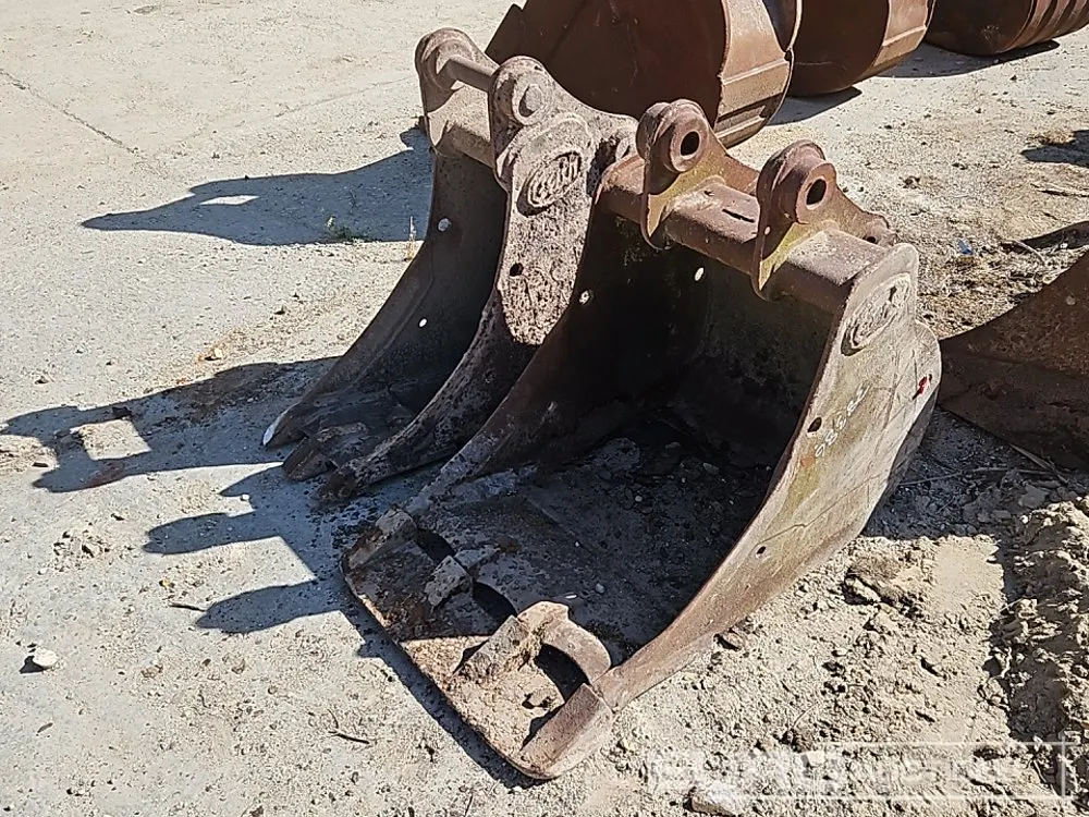 Geith 24", 14" Digging Bucket 45mm Pin to suit 4-6 Ton Excavator