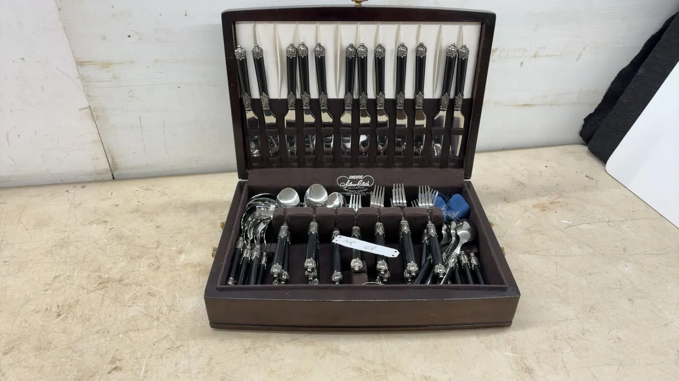 Vintage Town and Country by Regent-Sheffield Black Handle Flatware Set in Pacific Silver Cloth