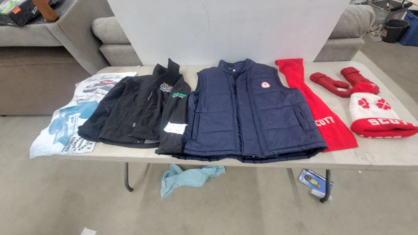 HBC Official Outfitter '06 Olympic Vest XL/TG, Scott Scarf, Hat, and Mittens