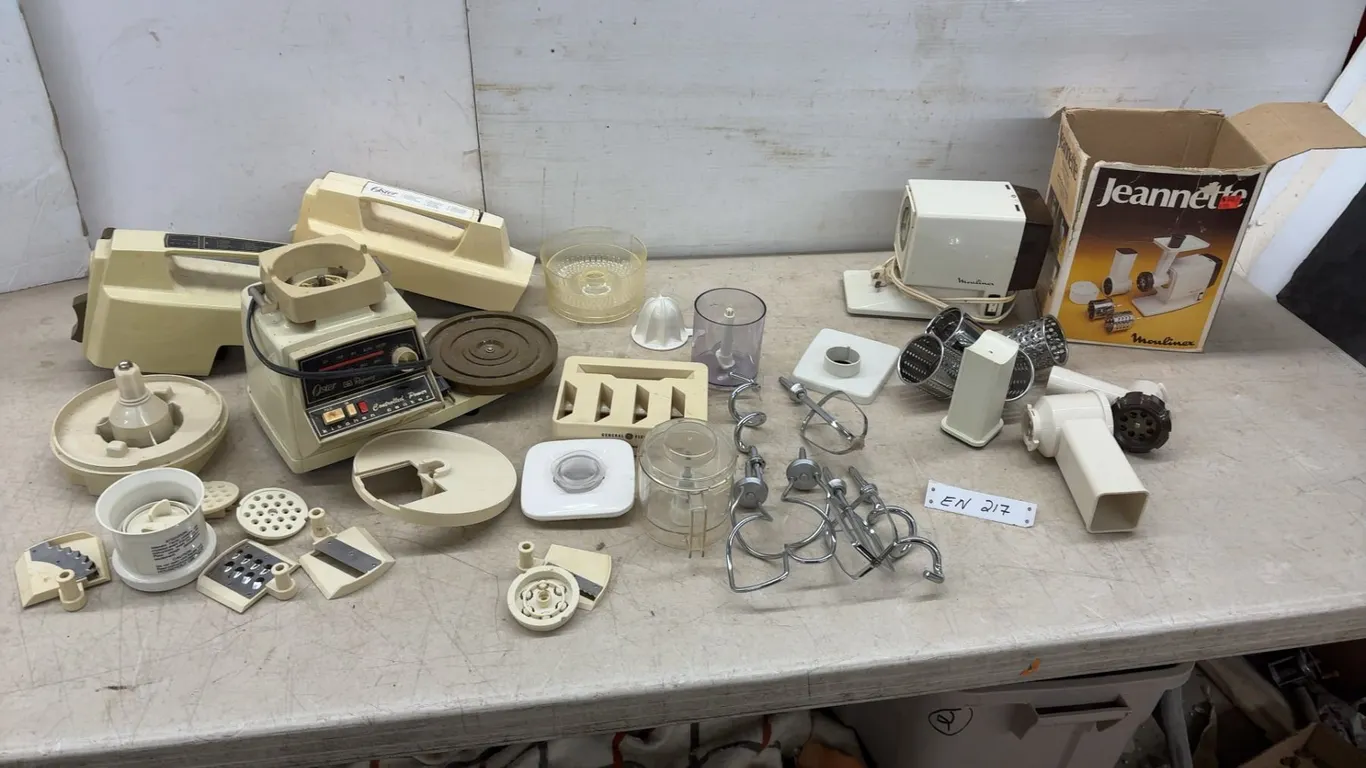 Jeannette Electric Grater and Slicer with Four Drums, Oyster Processors