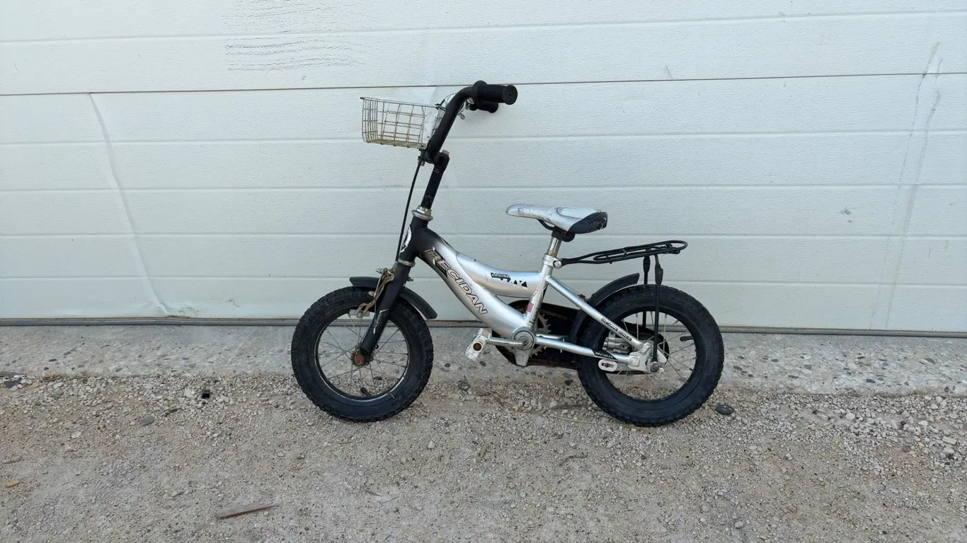 Becidan Original Max Flying Rider Children's Single-Speed Bicycle with Front Basket, 12” Wheels