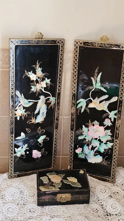 Chinese Lacquer Panels With Birds and Floral Motif and Inlaid Jewelry Box