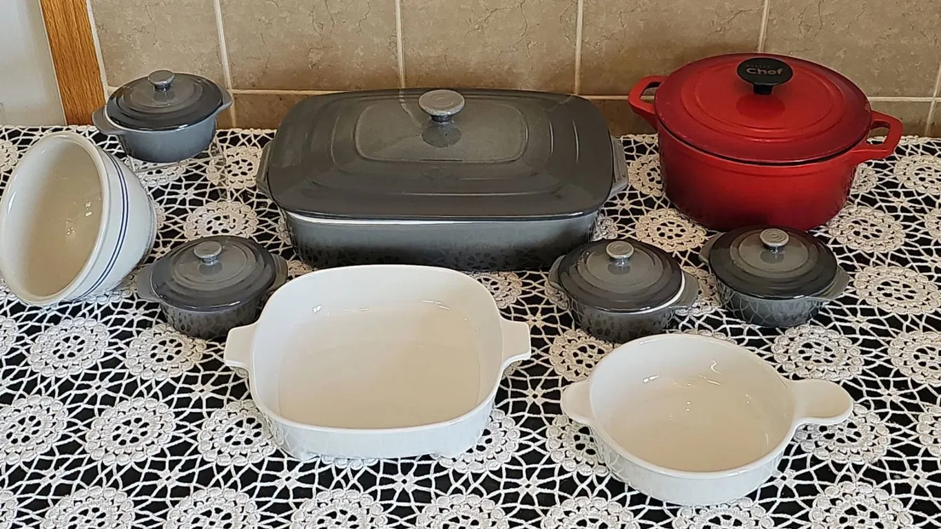 Bakeware Set Featuring Master Chef and Gibson
