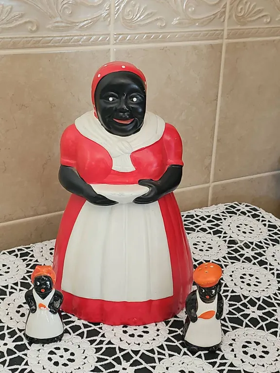 Black Americana Mammy Cookie Jar and Salt & Pepper Shakers