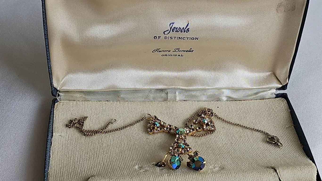 Aurora Borealis Jewels of Distinction Necklace and Earring Set