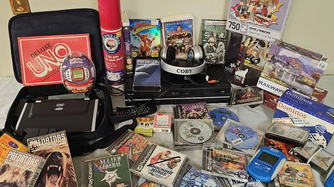 Lot: DVD/VHS Player, Portable DVD, Games, Headphones, Books
