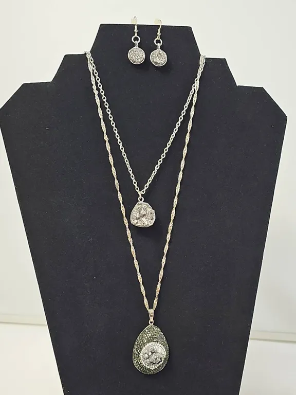 Silver Tone Druzy Pendant Necklace and Earring Set