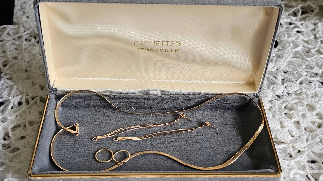 Gold Jewellery Set 10KT , 6.26g