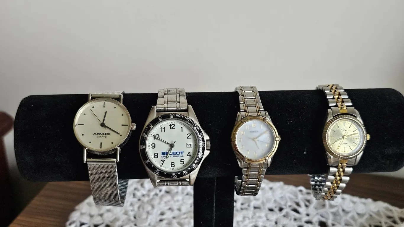 4 Mixed Brand Wristwatches: AWARE, Select, Timex, Titan