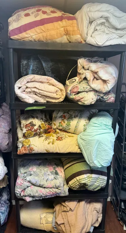 Comforters, Quilts, and Electric Blanket Lot