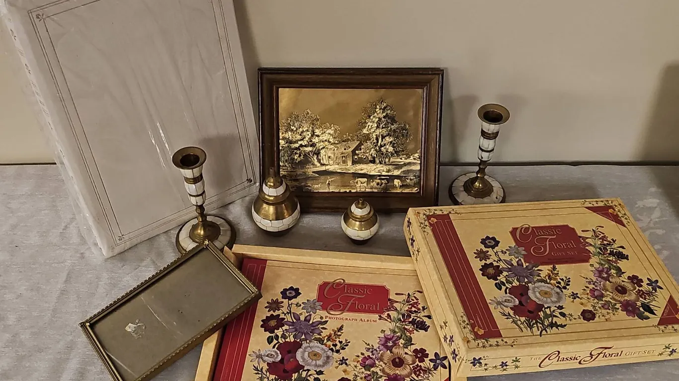 Decorative Home Accessories With Classic Floral Albums