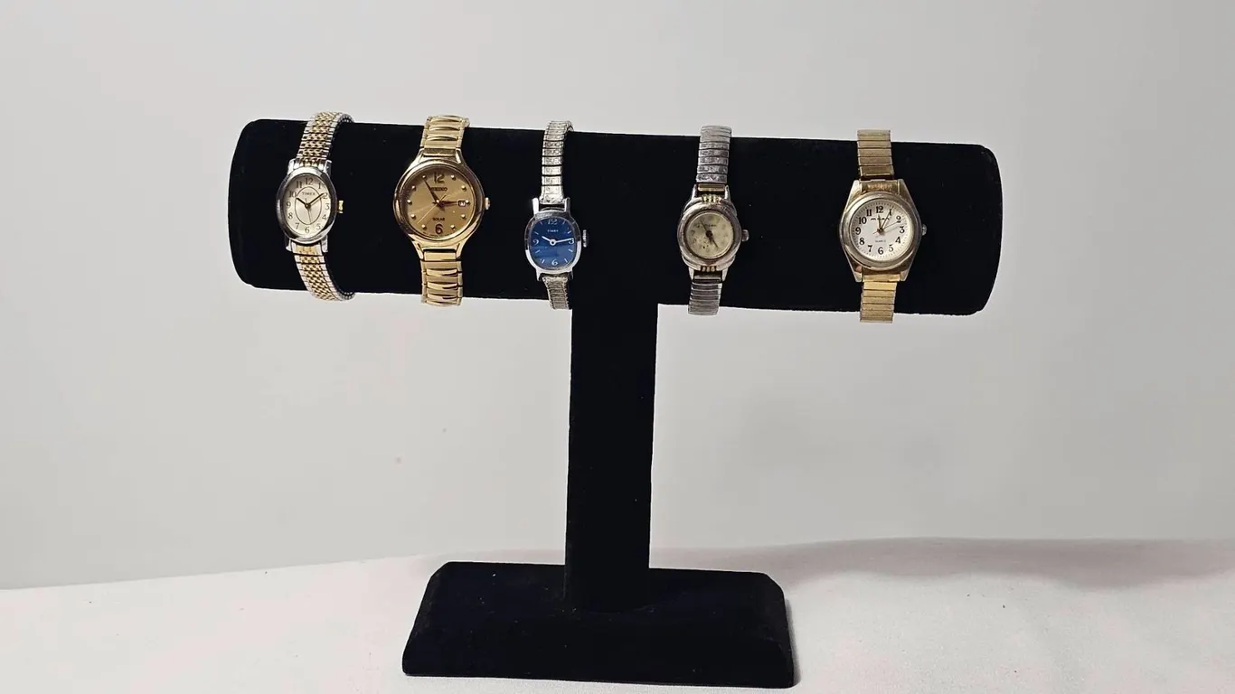 5 Ladies’ Wristwatches Including Seiko, Timex, and Quartz