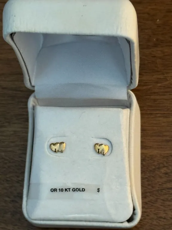 10kt Stud Earrings, 1.00g Total Weight