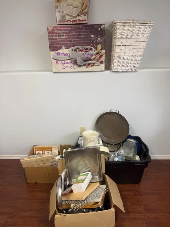 Mystery Lot With Natural Yogurt Maker, Italian Soup Tureen, Basket