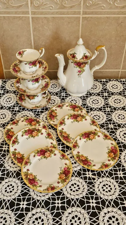 Royal Albert Old Country Roses Tea Set, 6 Cups, Saucers, Plates & Teapot