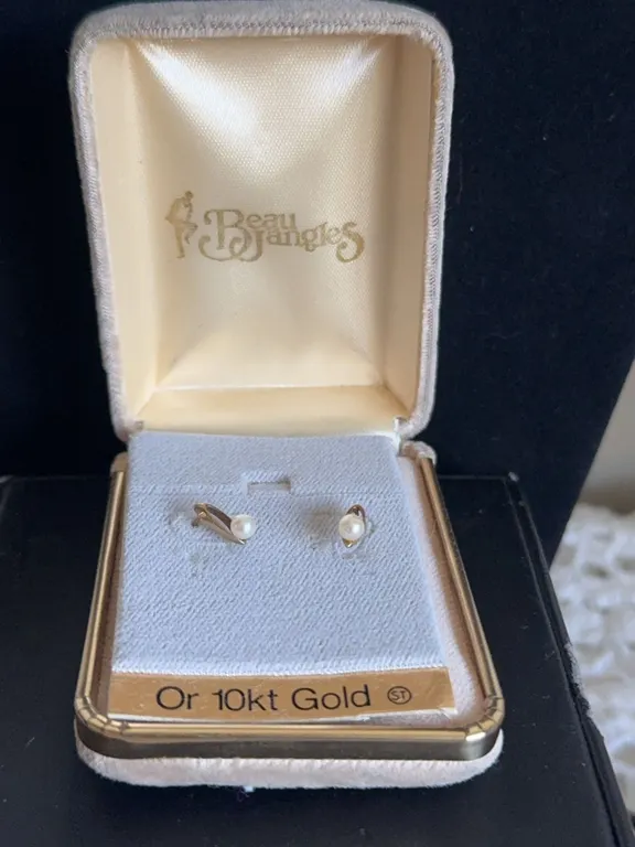 Beau Jangles 10kt Gold and Pearl Earrings